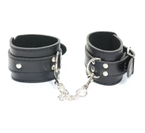 high-quality-black-handcuff